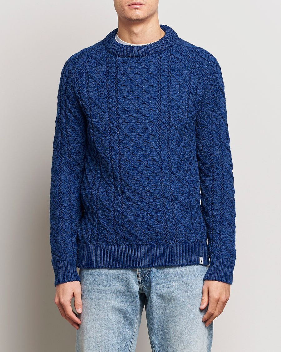 Mies | Puserot | Peregrine | Hudson Wool Aran Knitted Jumper Cobalt
