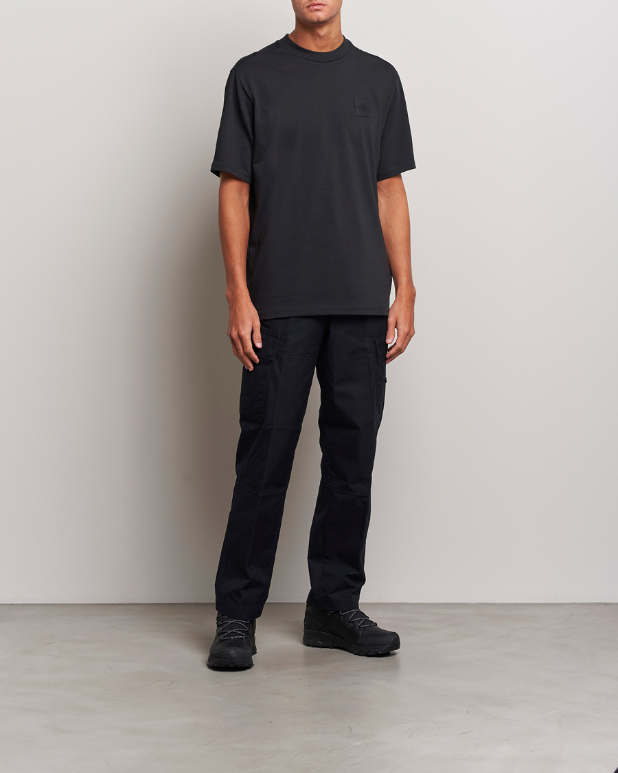 Mies | T-paidat | The North Face | NSE Patch Tee Black