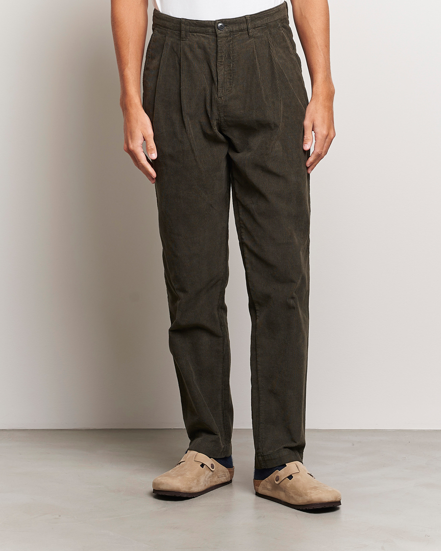 Mies | Housut | Sunspel | Corduroy Double Pleat Trousers Coffee