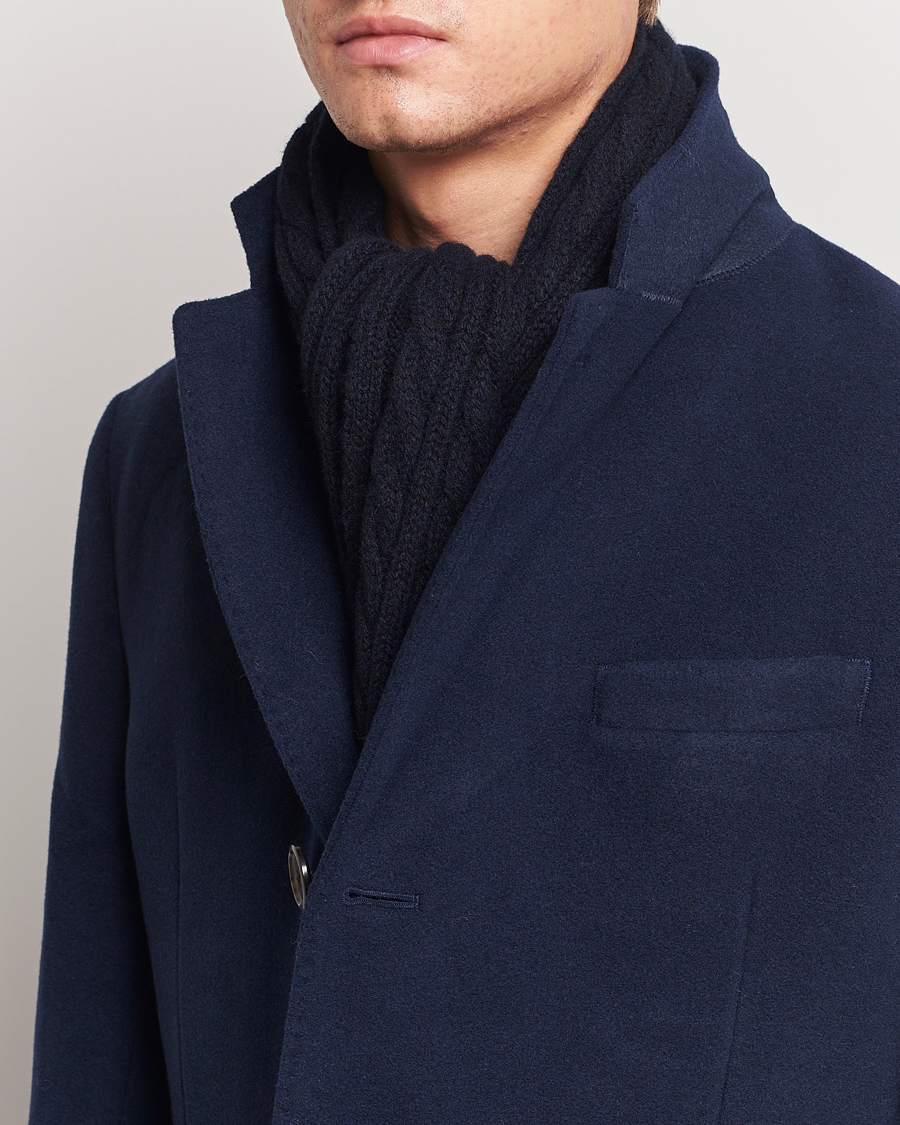 Mies | Sunspel Lambswool Cable Scarf Dark Navy | Sunspel | Lambswool Cable Scarf Dark Navy
