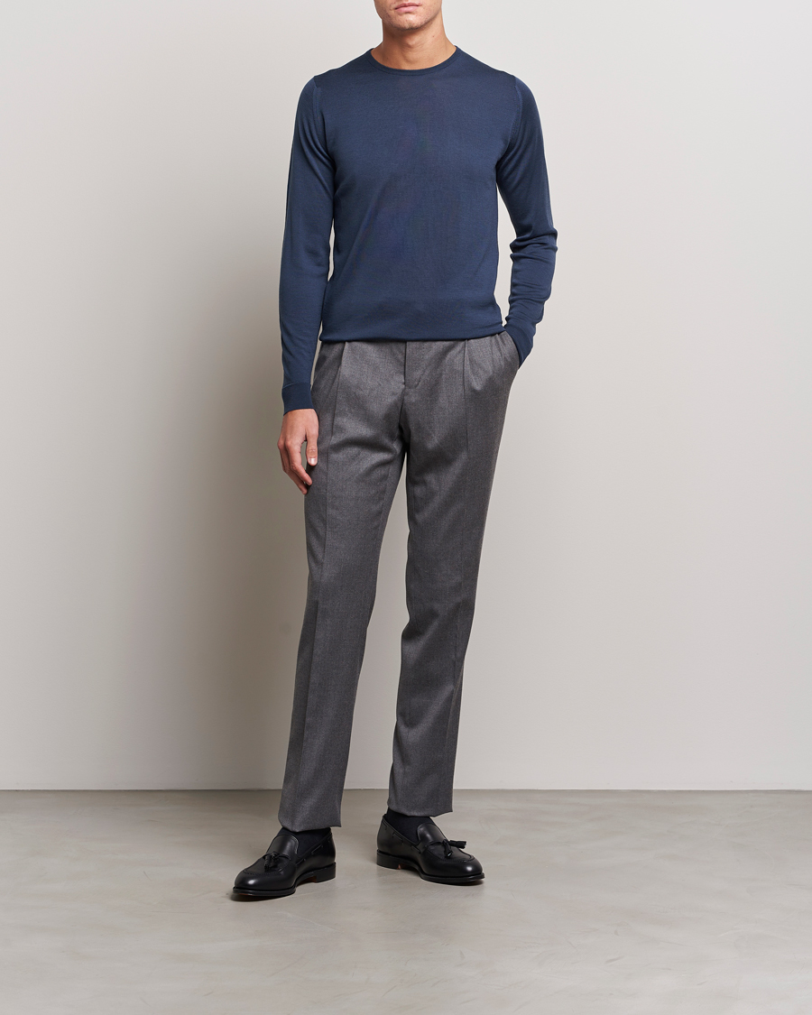 Mies | Puserot | John Smedley | Lundy Extra Fine Merino Crew Neck Smoke Blue