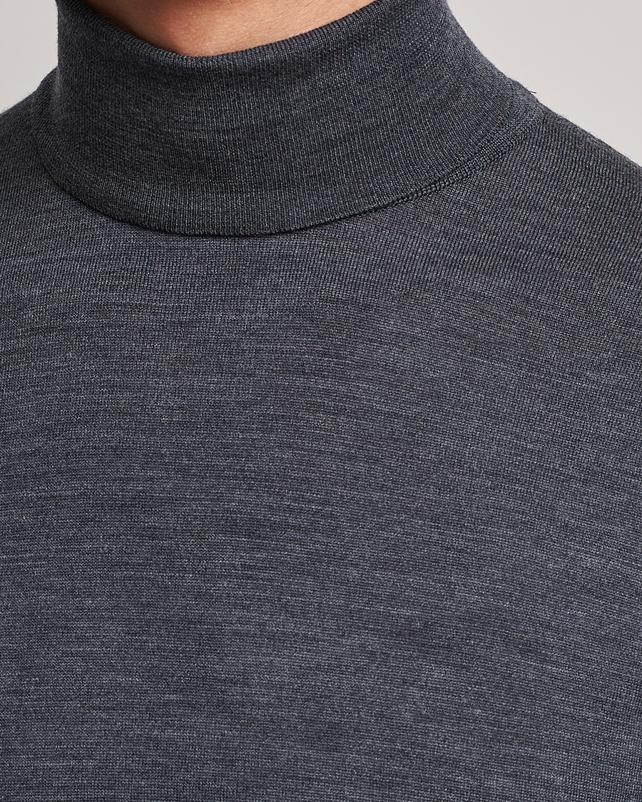 Mies | Puserot | John Smedley | Cherwell Extra Fine Merino Rollneck Charcoal