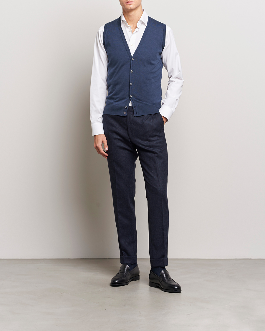 Mies | Puserot | John Smedley | Huntswood Slim Fit Waistcoat Smoke Blue