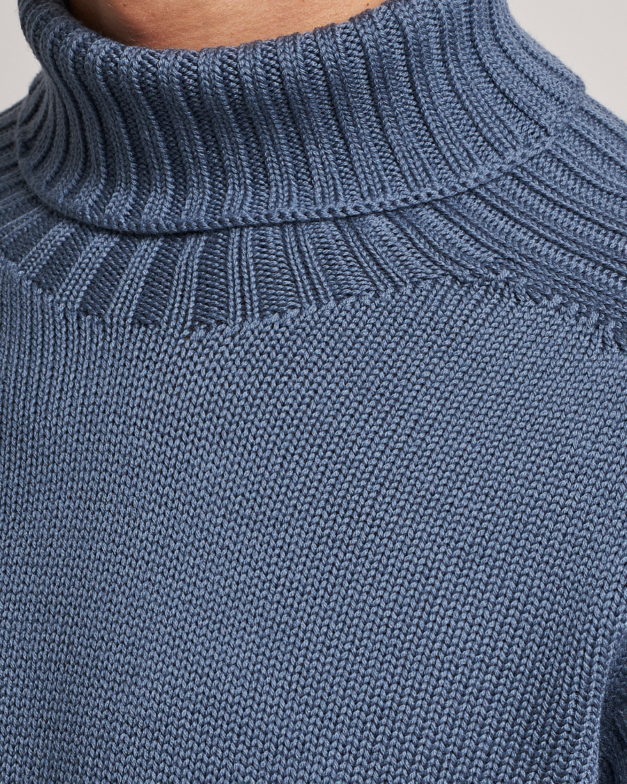 Mies | Puserot | Gran Sasso | Rainwool Rollneck Dusty Blue