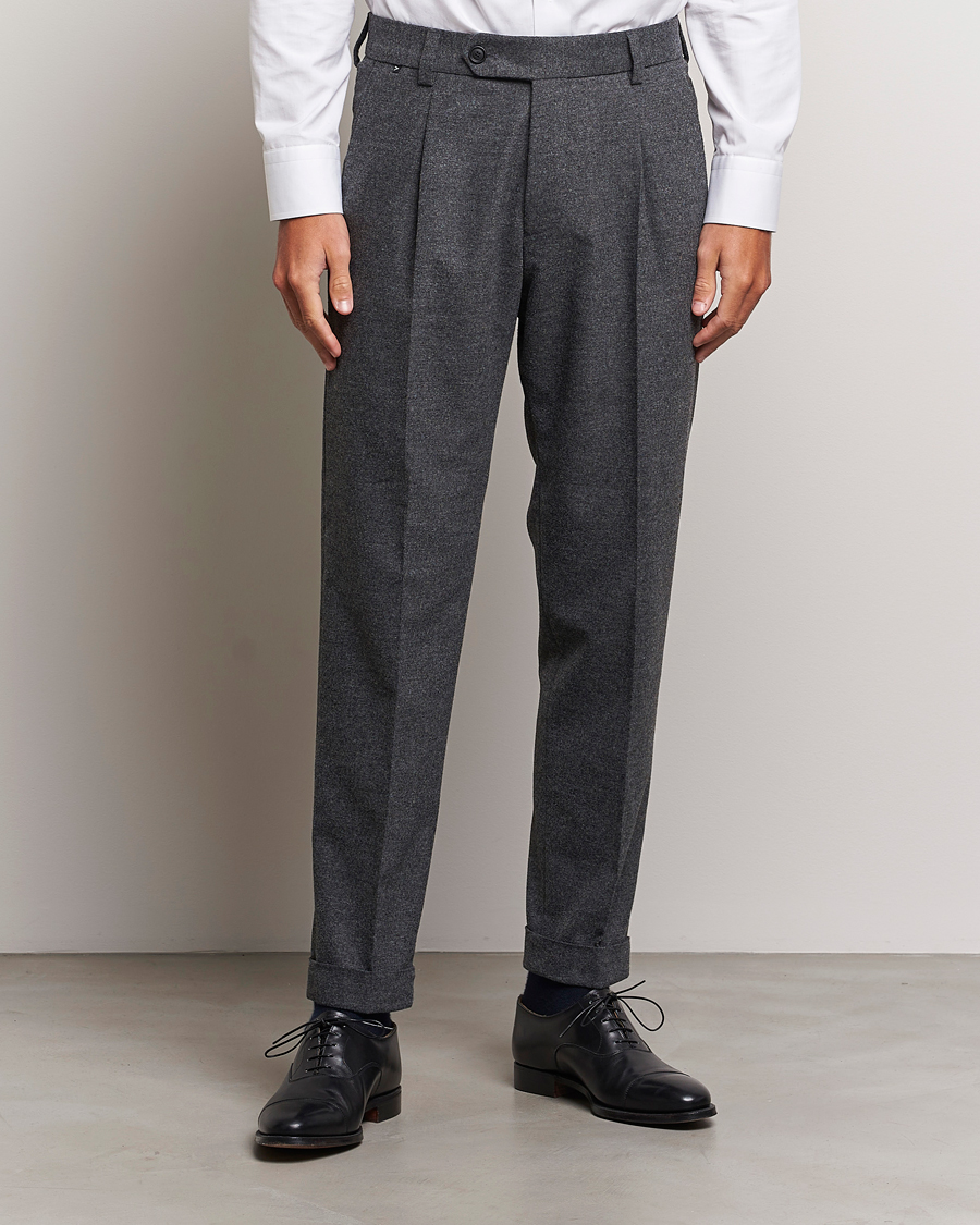 Mies |  | BOSS BLACK | Perin Tech Flannel Pleated Trousers Dark Grey
