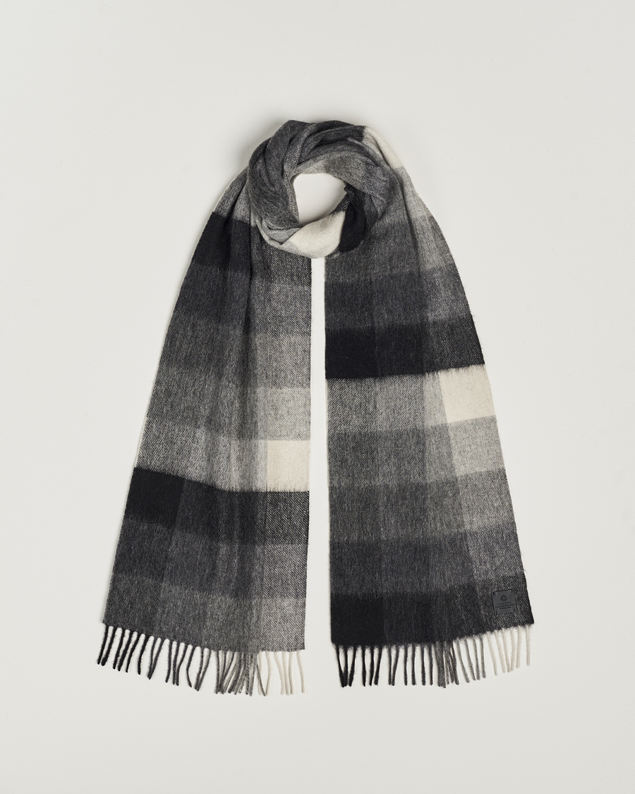 Mies | Amanda Christensen Merino Wool Block Check Scarf Black/Grey | Amanda Christensen | Merino Wool Block Check Scarf Black/Grey