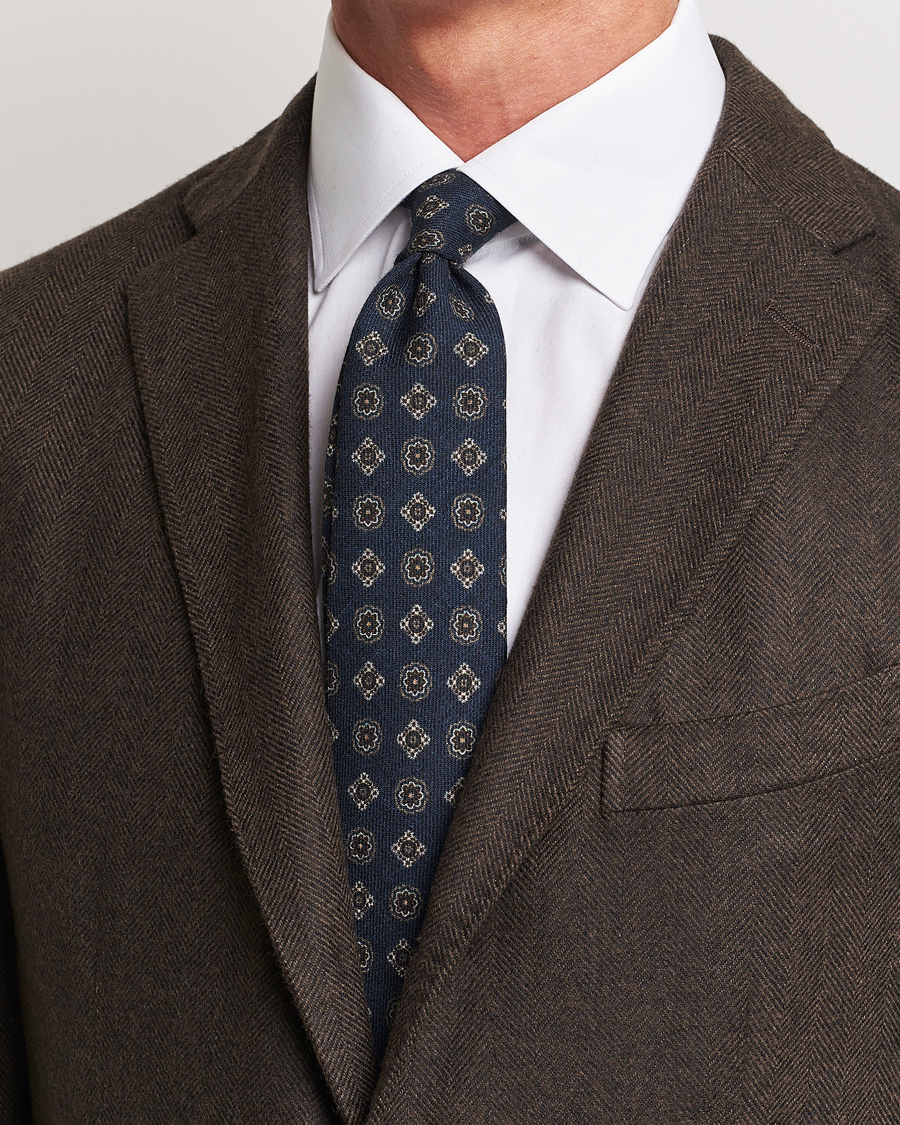 Mies |  | Amanda Christensen | Wool Flannel 8cm Printed Medallion Tie Navy