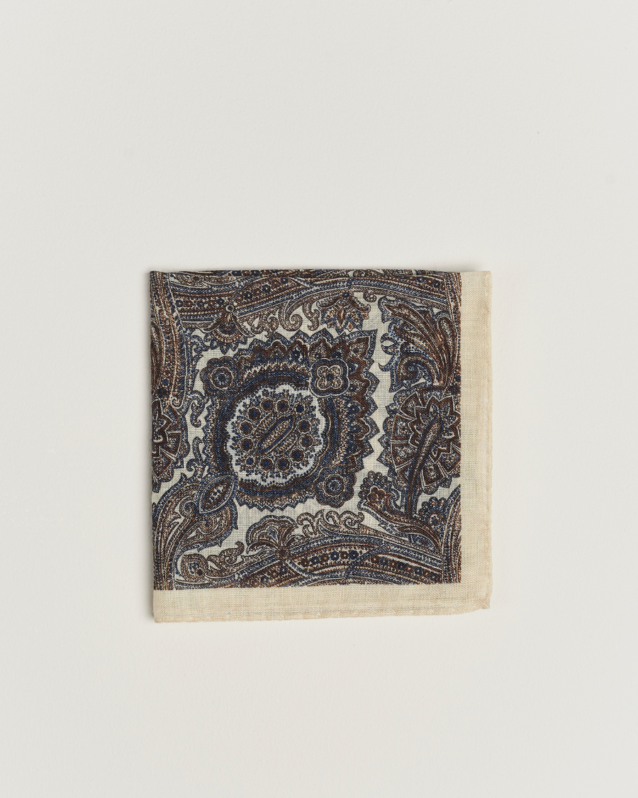 Mies | Amanda Christensen Wool Printed Large Paisley Pocket Square White | Amanda Christensen | Wool Printed Large Paisley Pocket Square White