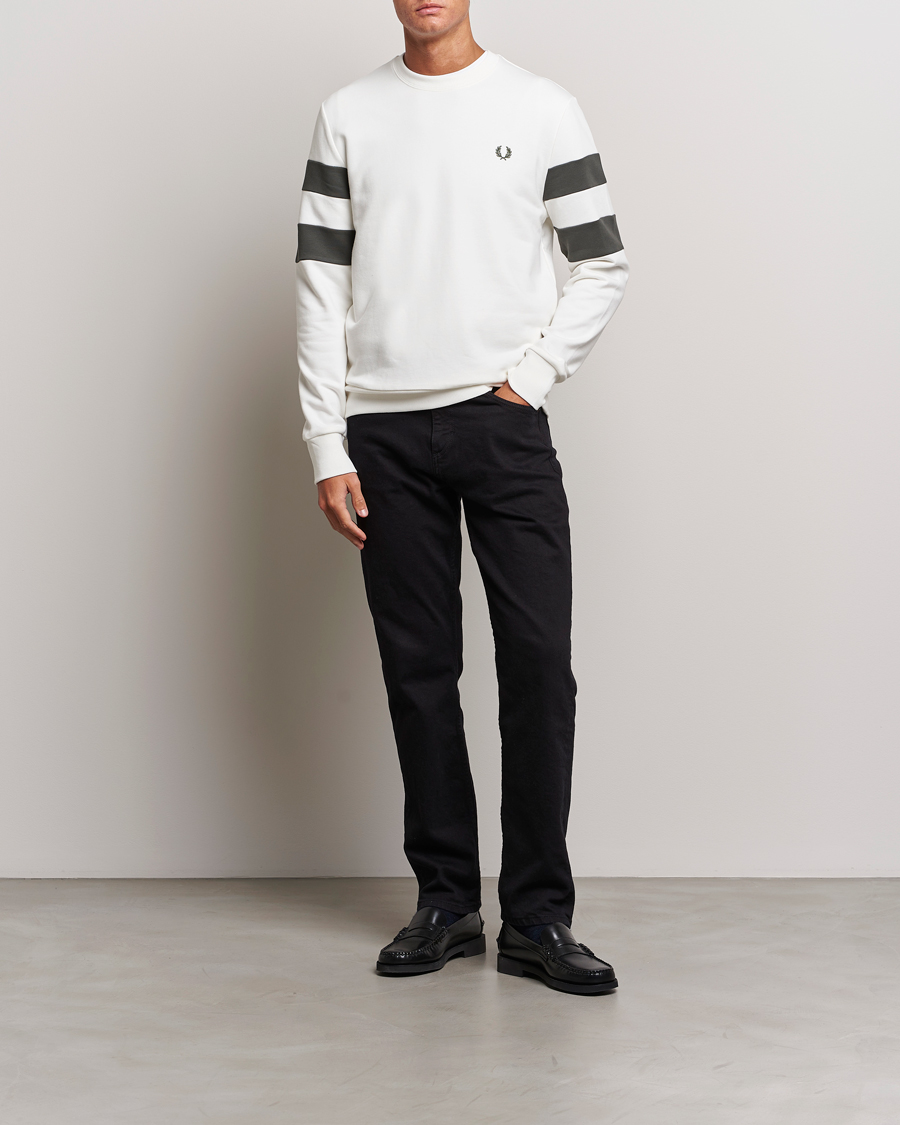 Mies | Puserot | Fred Perry | Tipped Sleeve Sweatshirt Snow Whiite