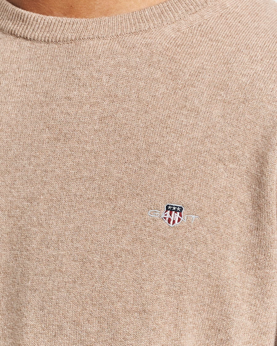 Mies | Puserot | GANT | Lambswool Crew Neck Pullover Dark Sand