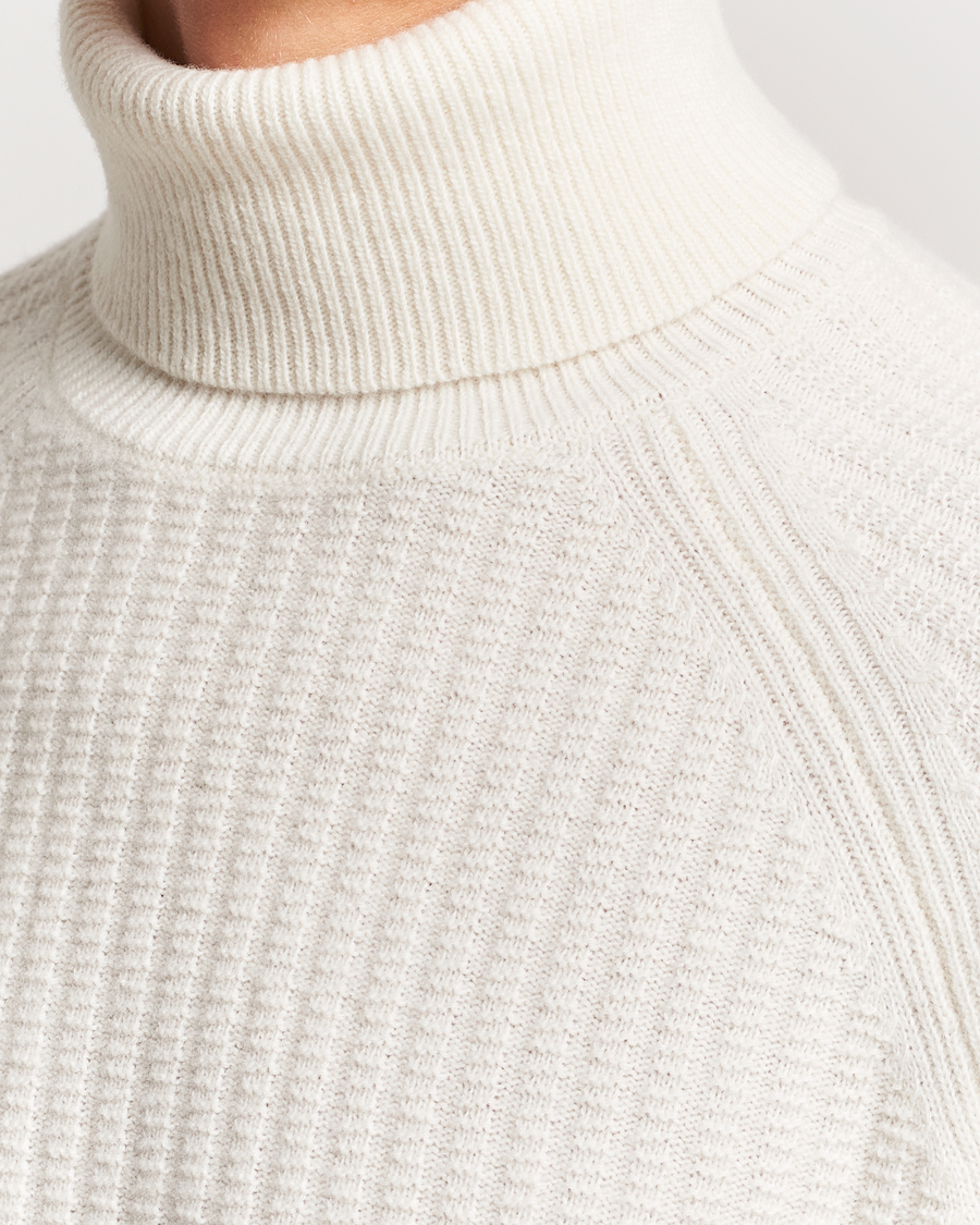Mies | Puserot | GANT | Lambswool Textured Rollneck Cream