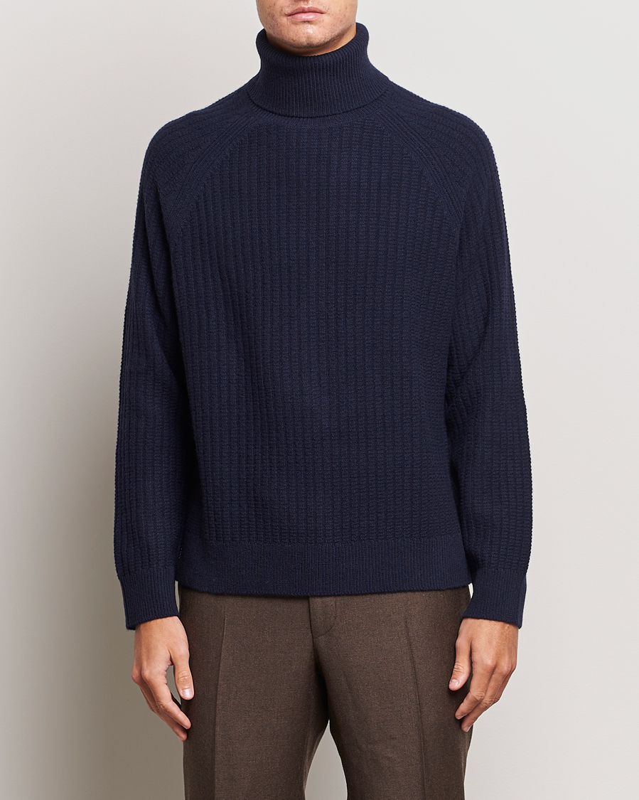 Mies | Poolot | GANT | Lambswool Textured Rollneck Evening Blue