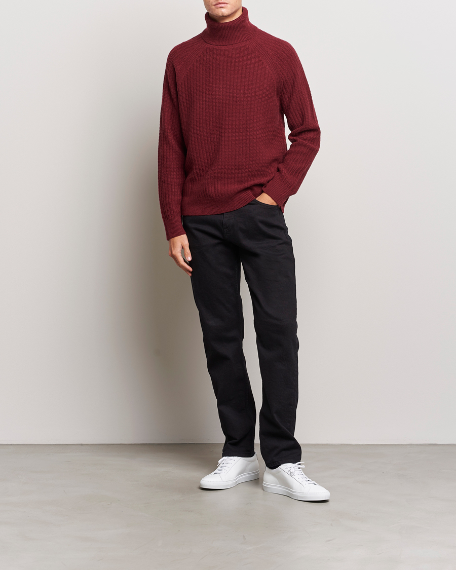 Mies | Puserot | GANT | Lambswool Textured Rollneck Plumped Red