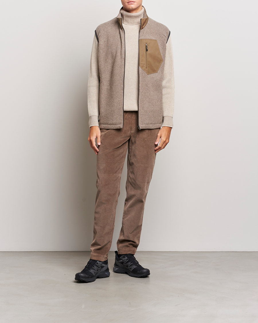 Mies | Takit | SEASE | Explorer Cashmere Fleece Vest Oyster