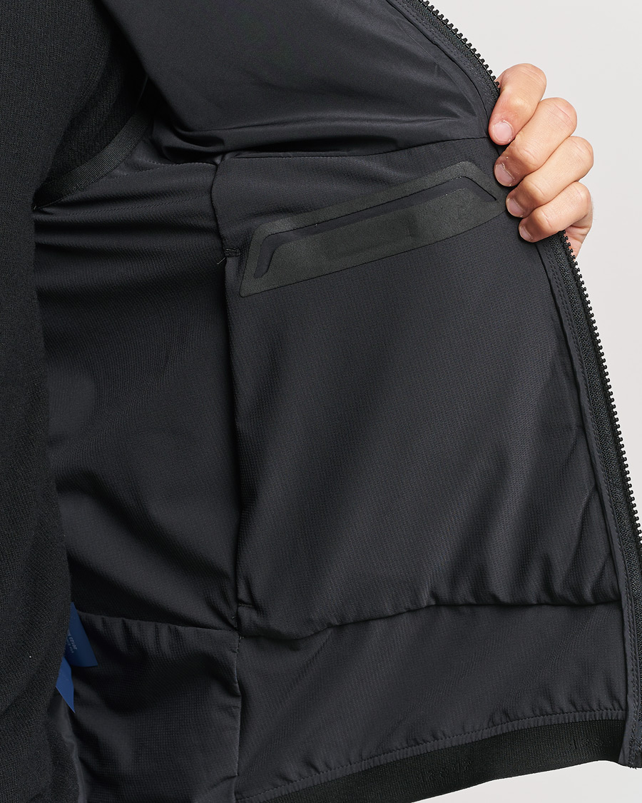 Mies | Takit | SEASE | Predator Wool/Nylon Insulated Vest Black