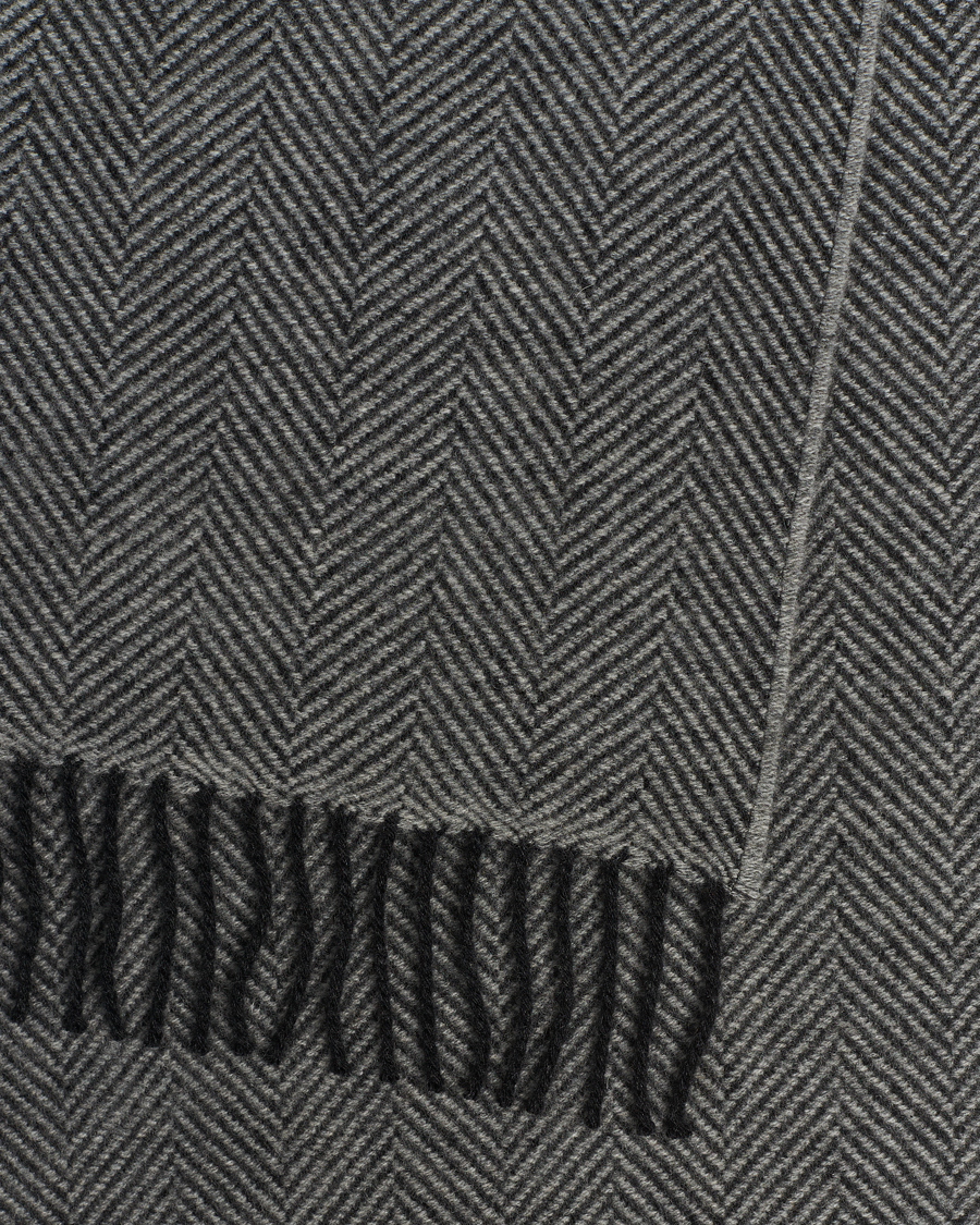 Mies | Begg & Co Herringbone Cashmere Scarf 30*170cm Grey | Begg & Co | Herringbone Cashmere Scarf 30*170cm Grey