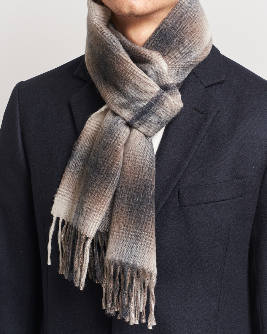 Mies | Begg & Co Wool/Cashmere Shadow Check Scarf 32*180cm Natural Grey | Begg & Co | Wool/Cashmere Shadow Check Scarf 32*180cm Natural Grey