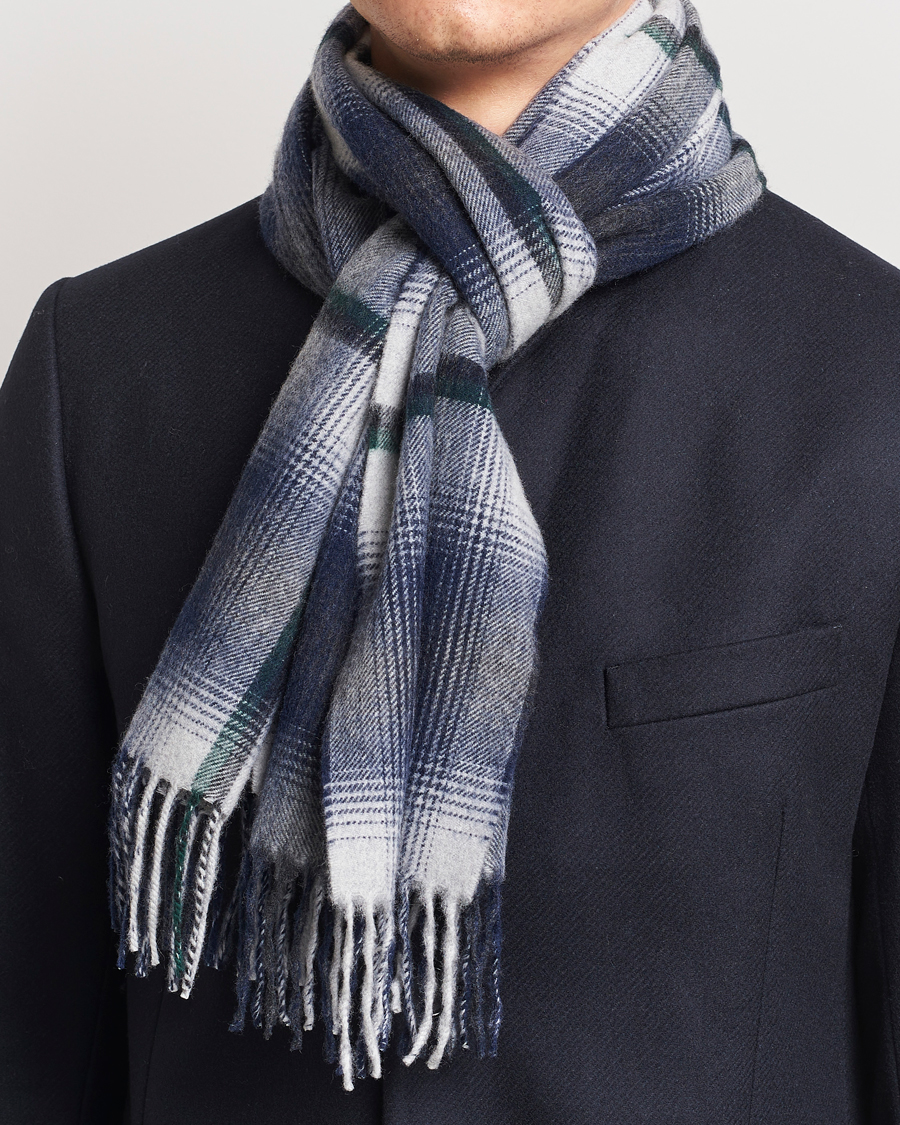 Mies | Begg & Co Wool/Cashmere Shadow Check Scarf 32*180cm Silver/Navy | Begg & Co | Wool/Cashmere Shadow Check Scarf 32*180cm Silver/Navy