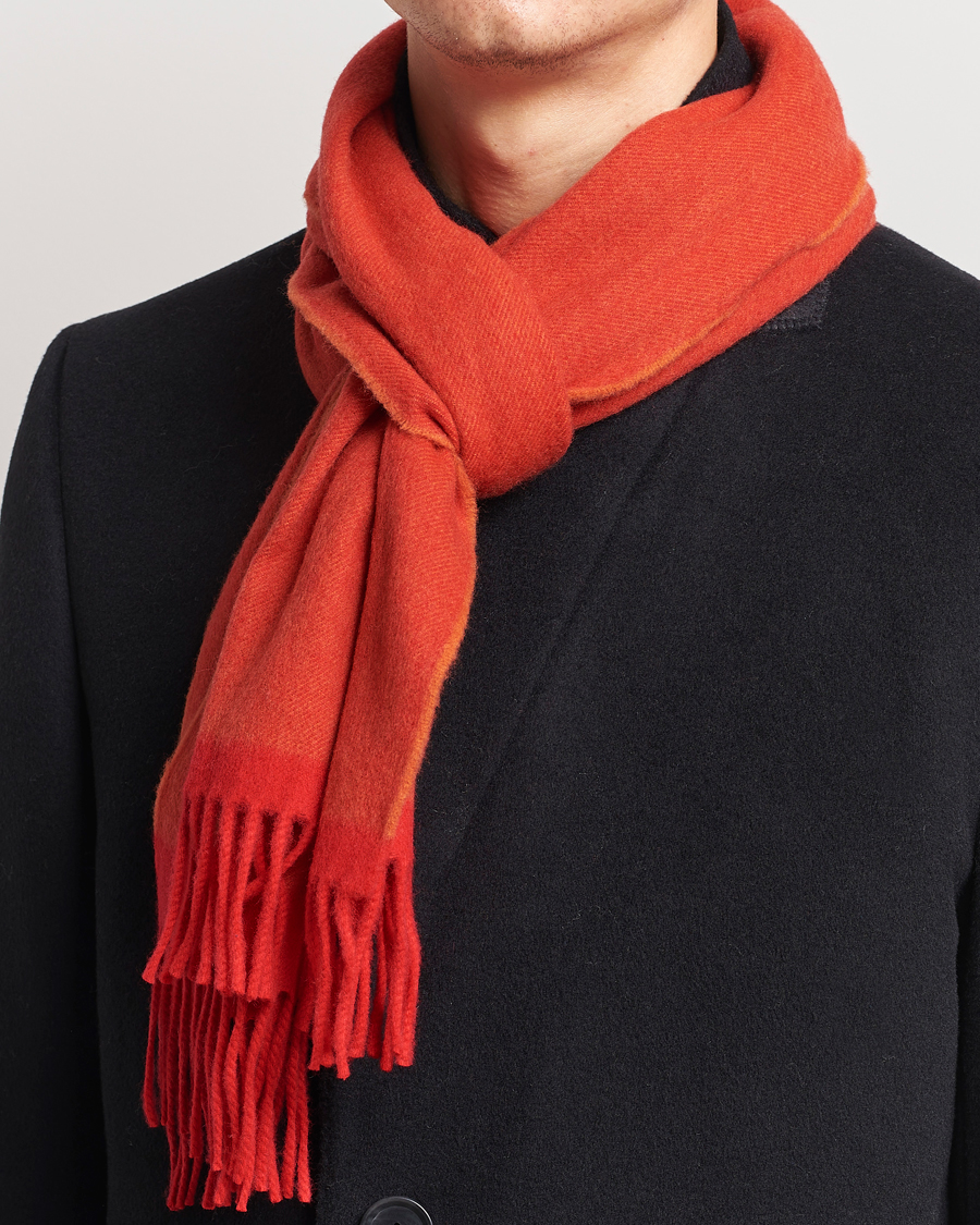 Mies | Kaulaliinat | Begg & Co | Solid Board Wool/Cashmere Scarf Berry Military