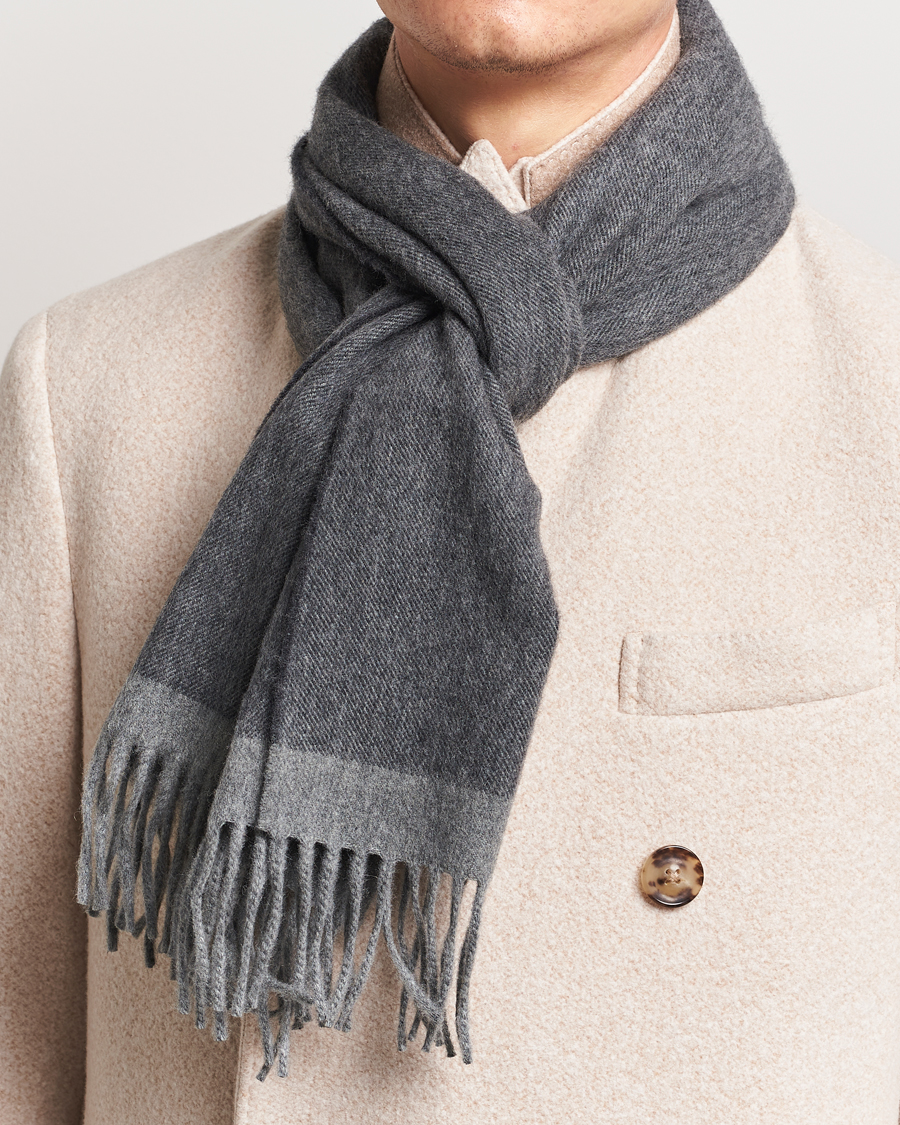 Mies | Begg & Co Solid Board Wool/Cashmere Scarf Flannel Charcoal | Begg & Co | Solid Board Wool/Cashmere Scarf Flannel Charcoal