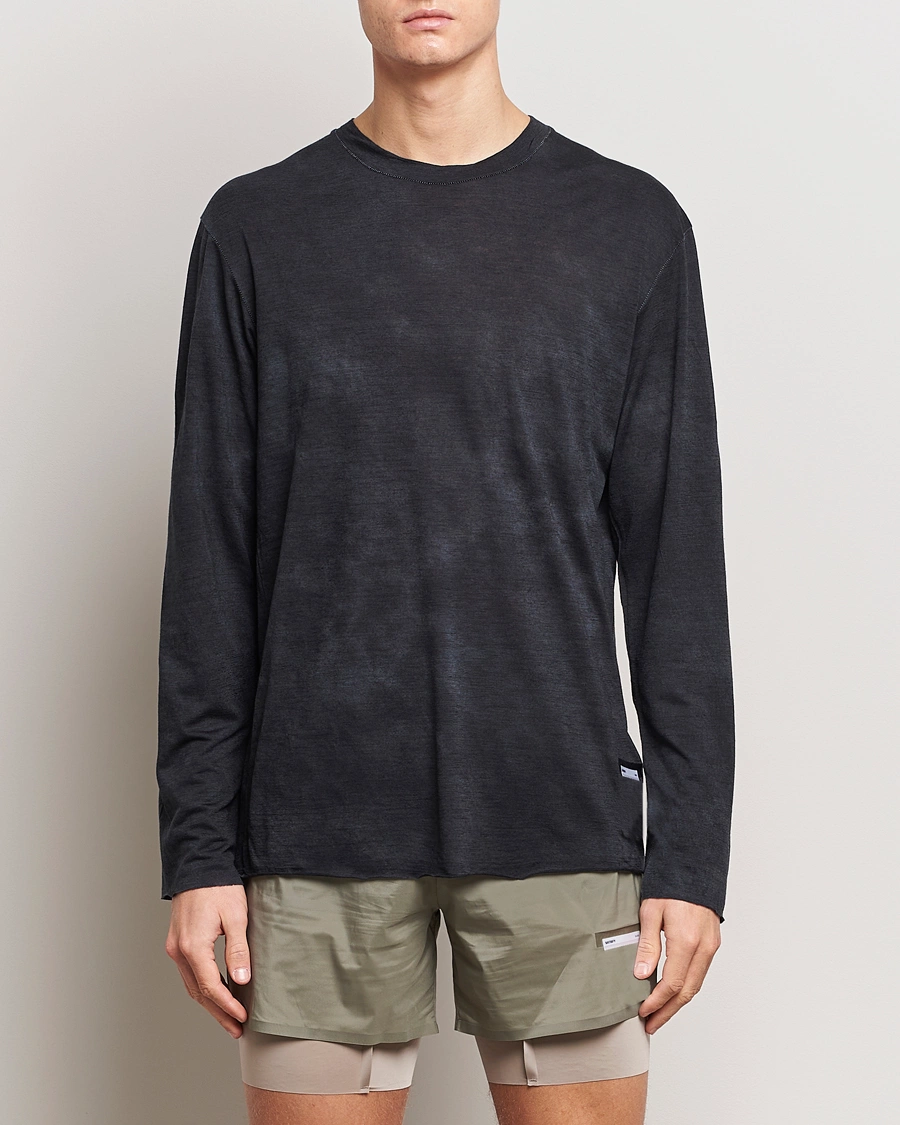 Mies | Pitkähihaiset t-paidat | Satisfy | CloudMerino Long Sleeve T-Shirt Batik Black