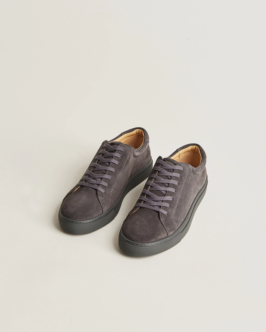 Mies | Tennarit | Myrqvist | Oaxen Monochrome Sneaker Dark Grey Suede