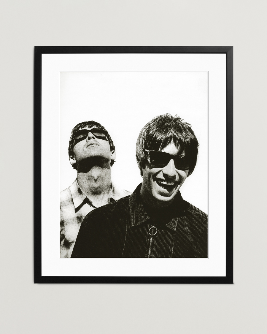 Mies | Taulut | Sonic Editions | Framed Noel & Liam At The Hotel