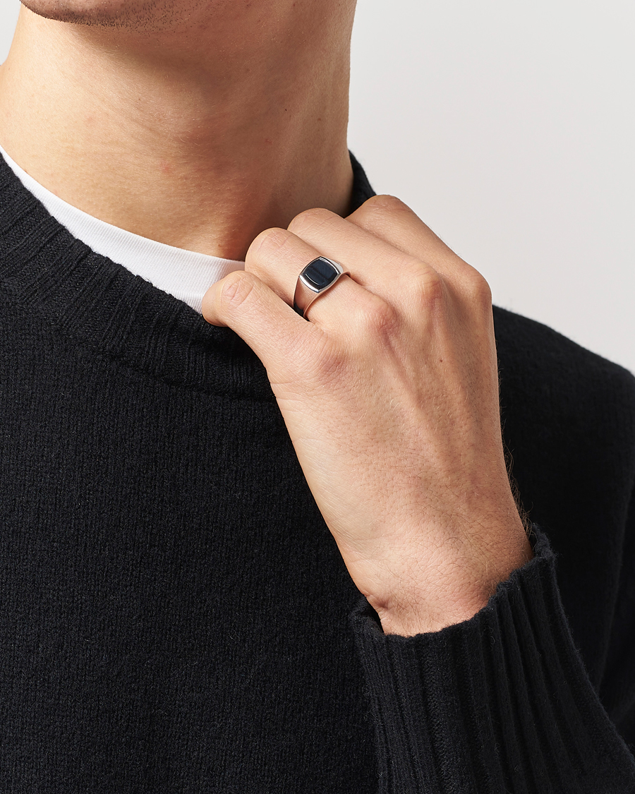 Mies | Korut | Tom Wood | Kay Ring Blue Hawk Eye