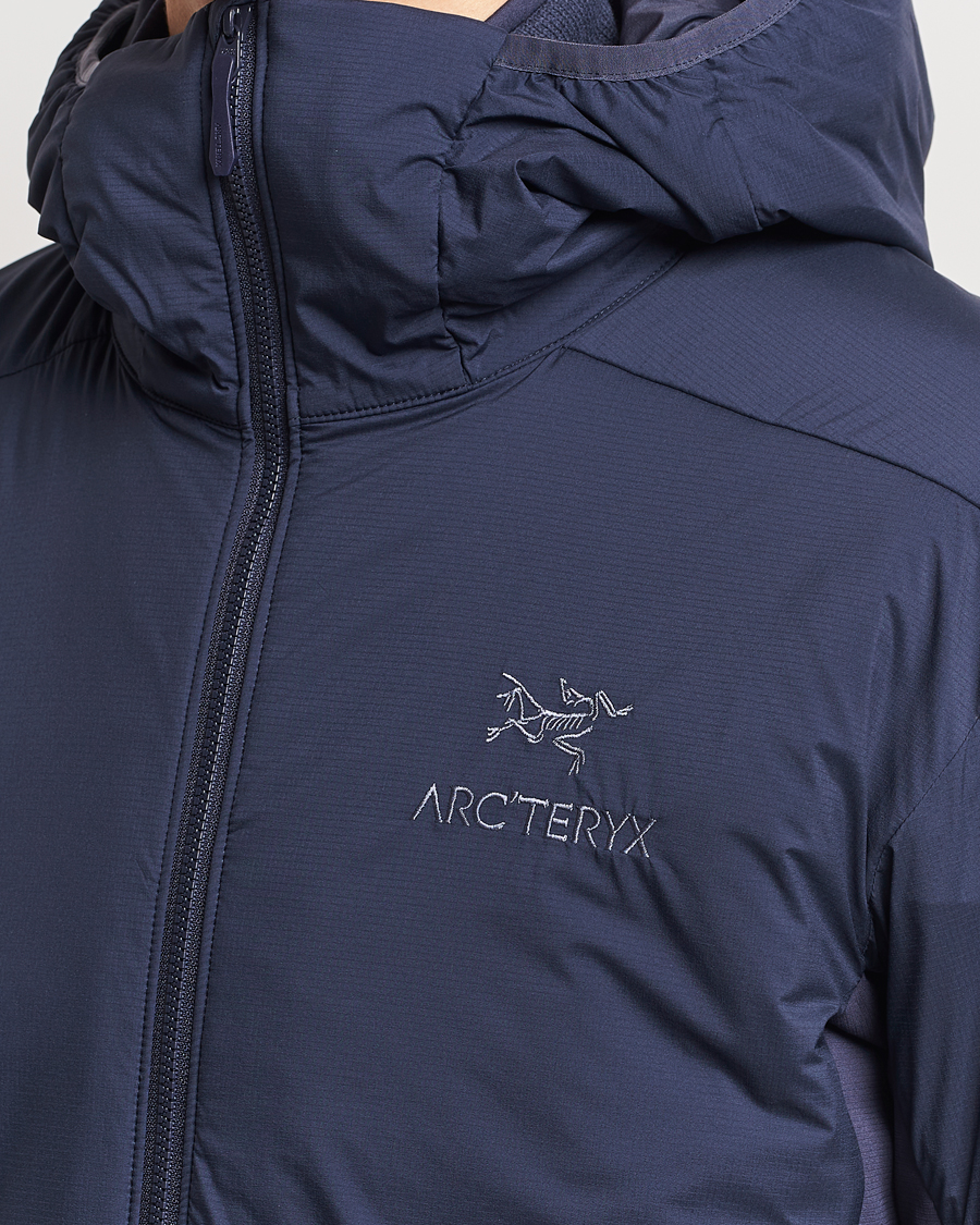 Mies | Takit | Arc'teryx | Atom Hooded Jacket Black Sapphire