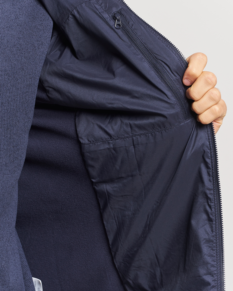 Mies | Takit | Arc'teryx | Atom Hooded Jacket Black Sapphire