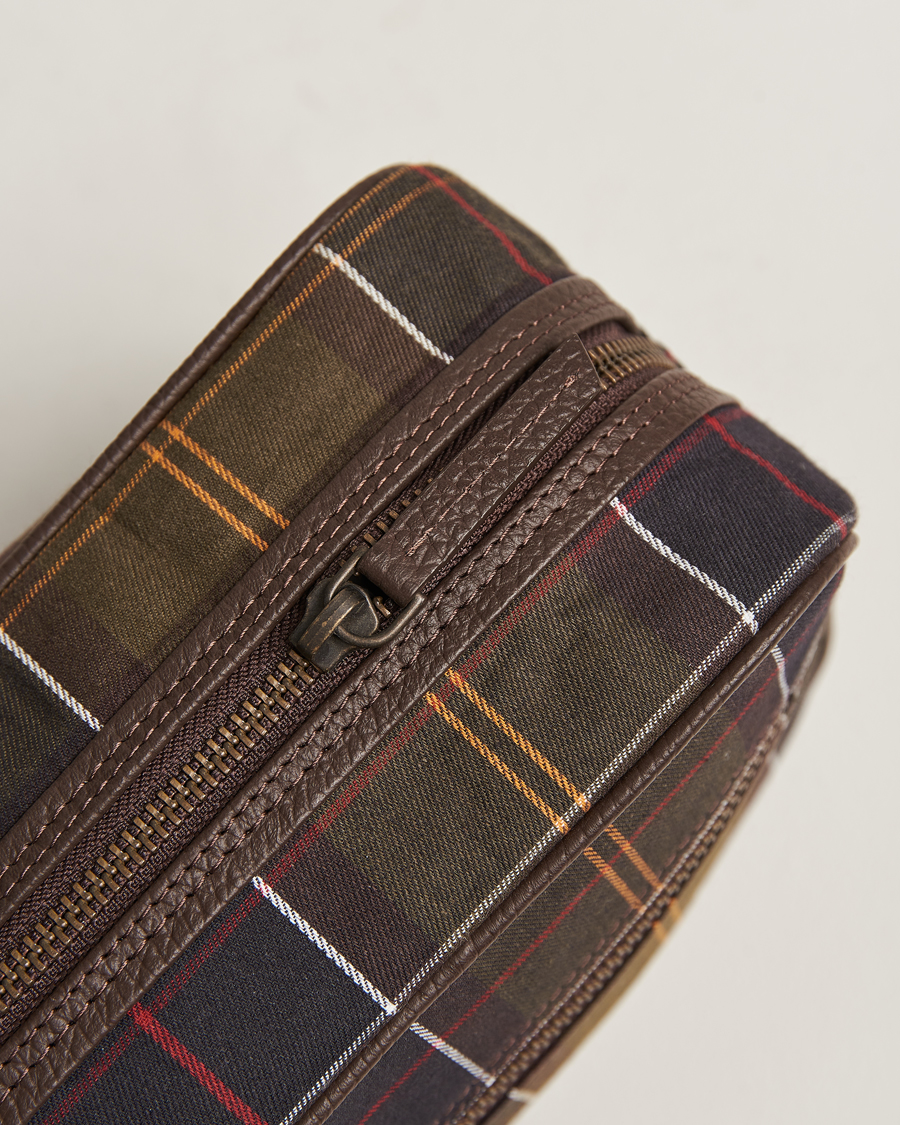 Mies | Barbour Lifestyle Tartan Leather Washbag Classic Tartan | Barbour Lifestyle | Tartan Leather Washbag Classic Tartan