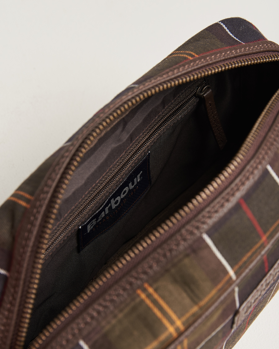 Mies | Barbour Lifestyle Tartan Leather Washbag Classic Tartan | Barbour Lifestyle | Tartan Leather Washbag Classic Tartan