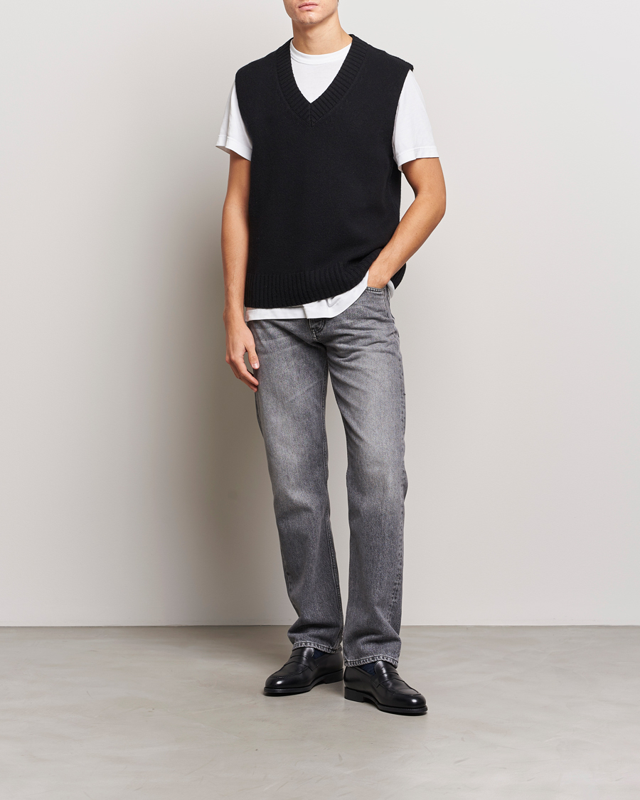 Mies | Puserot | A Day's March | Wigtown Lambswool Vest Black