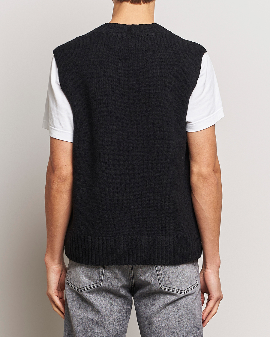Mies | Puserot | A Day's March | Wigtown Lambswool Vest Black