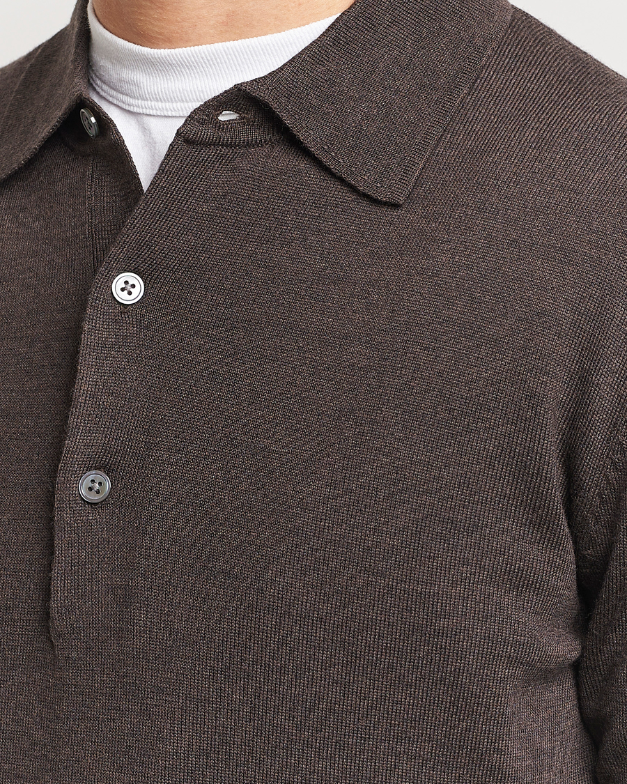 Mies | Puserot | A Day's March | Ambroz Merino Polo Dark Brown
