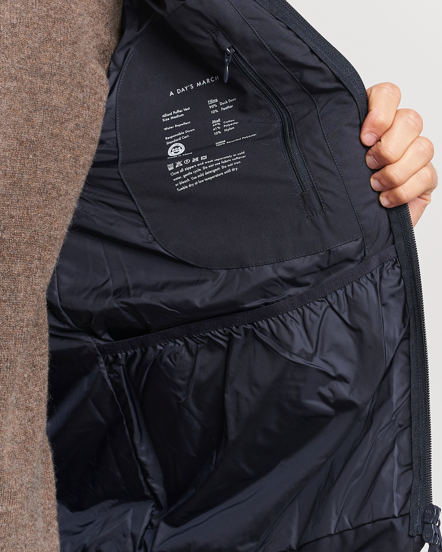 Mies | Takit | A Day's March | Alford Puffer Vest Navy