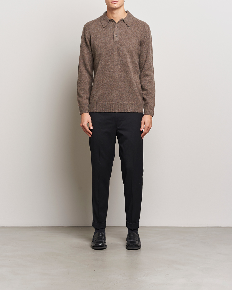 Mies | Puserot | A Day's March | Avoch Lambswool Polo Dark Taupe
