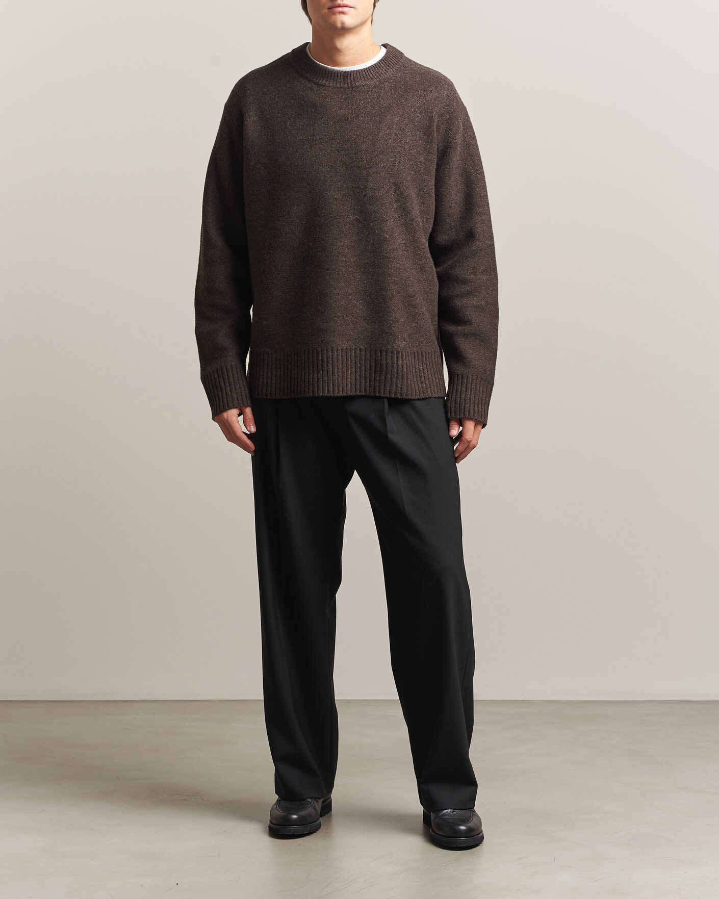 Mies | Puserot | A Day's March | Tietar Boiled Merino Sweater Java Brown