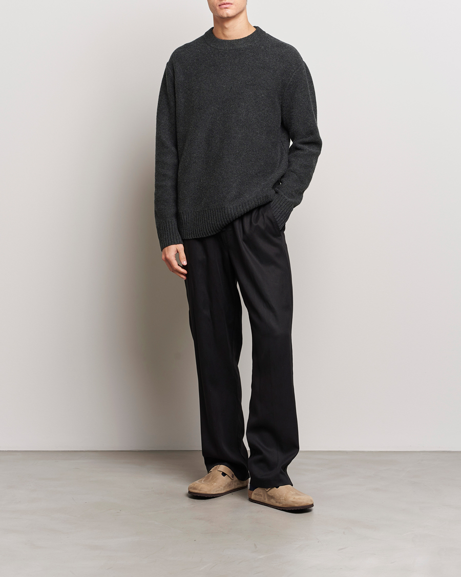Mies | Puserot | A Day's March | Tietar Boiled Merino Sweater Anthracite