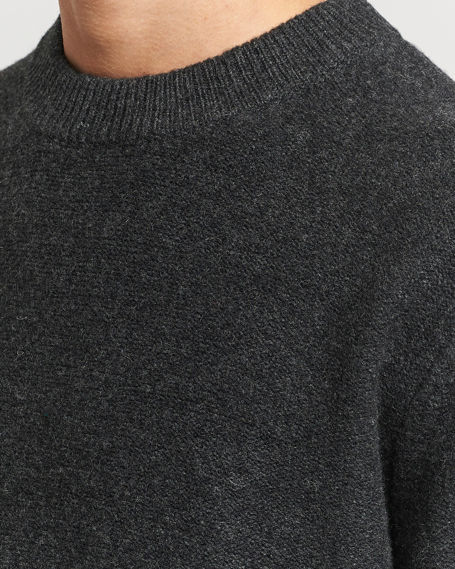 Mies | Puserot | A Day's March | Tietar Boiled Merino Sweater Anthracite
