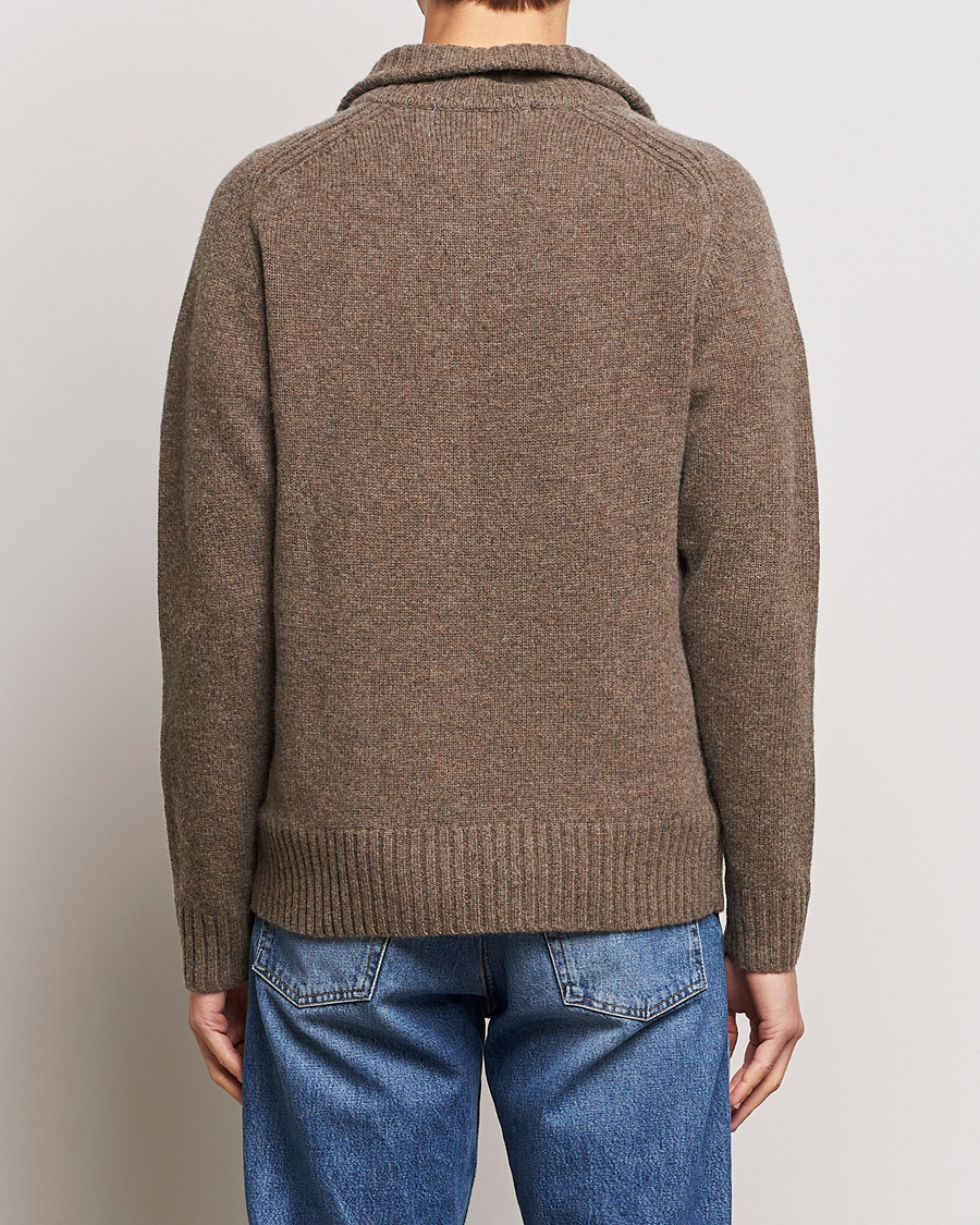 Mies | Puserot | A Day's March | Cullen Half-Zip Lambswool Sweater Dark Taupe
