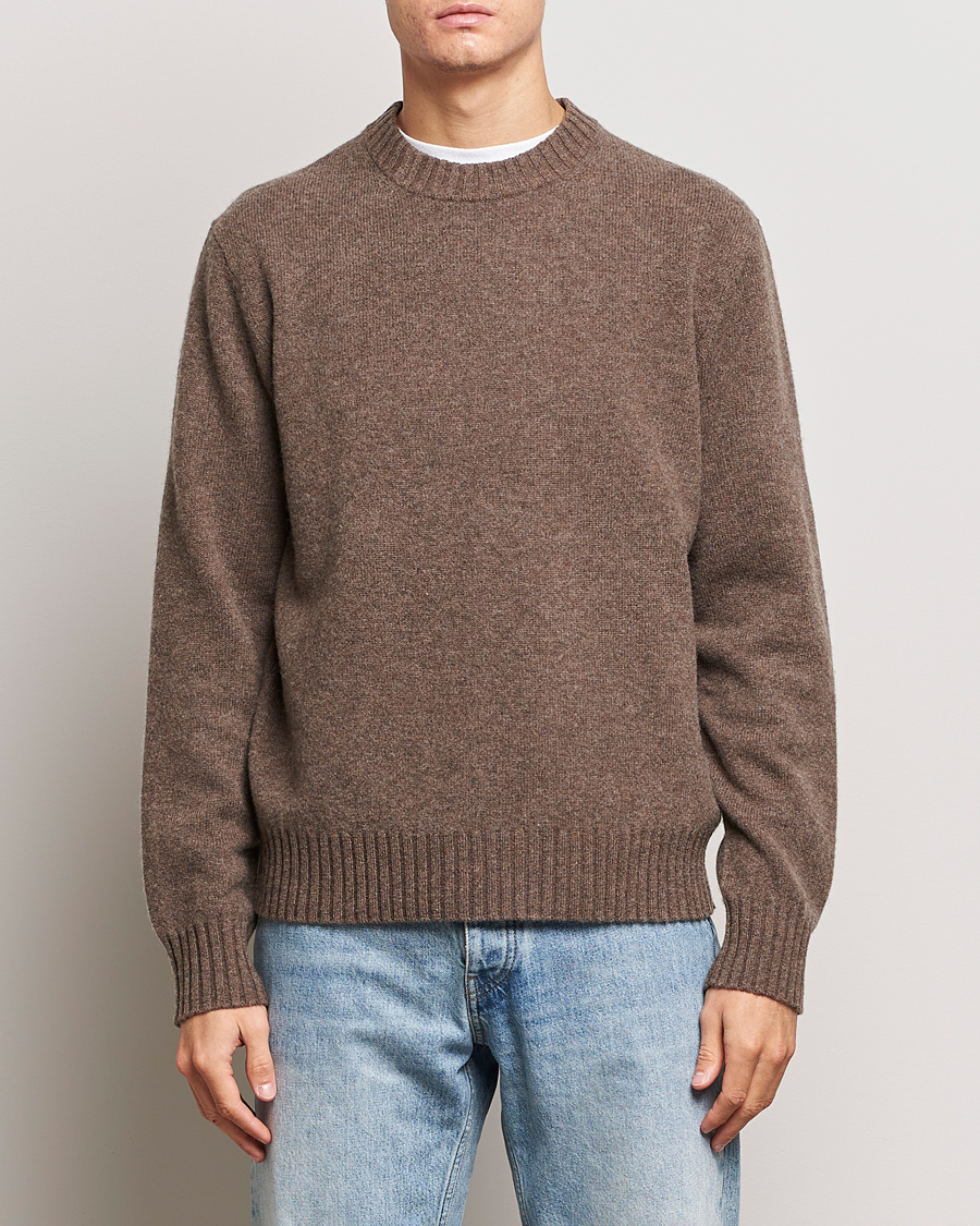 Mies | Puserot | A Day's March | Marlow Lambswool Crew Dark Taupe