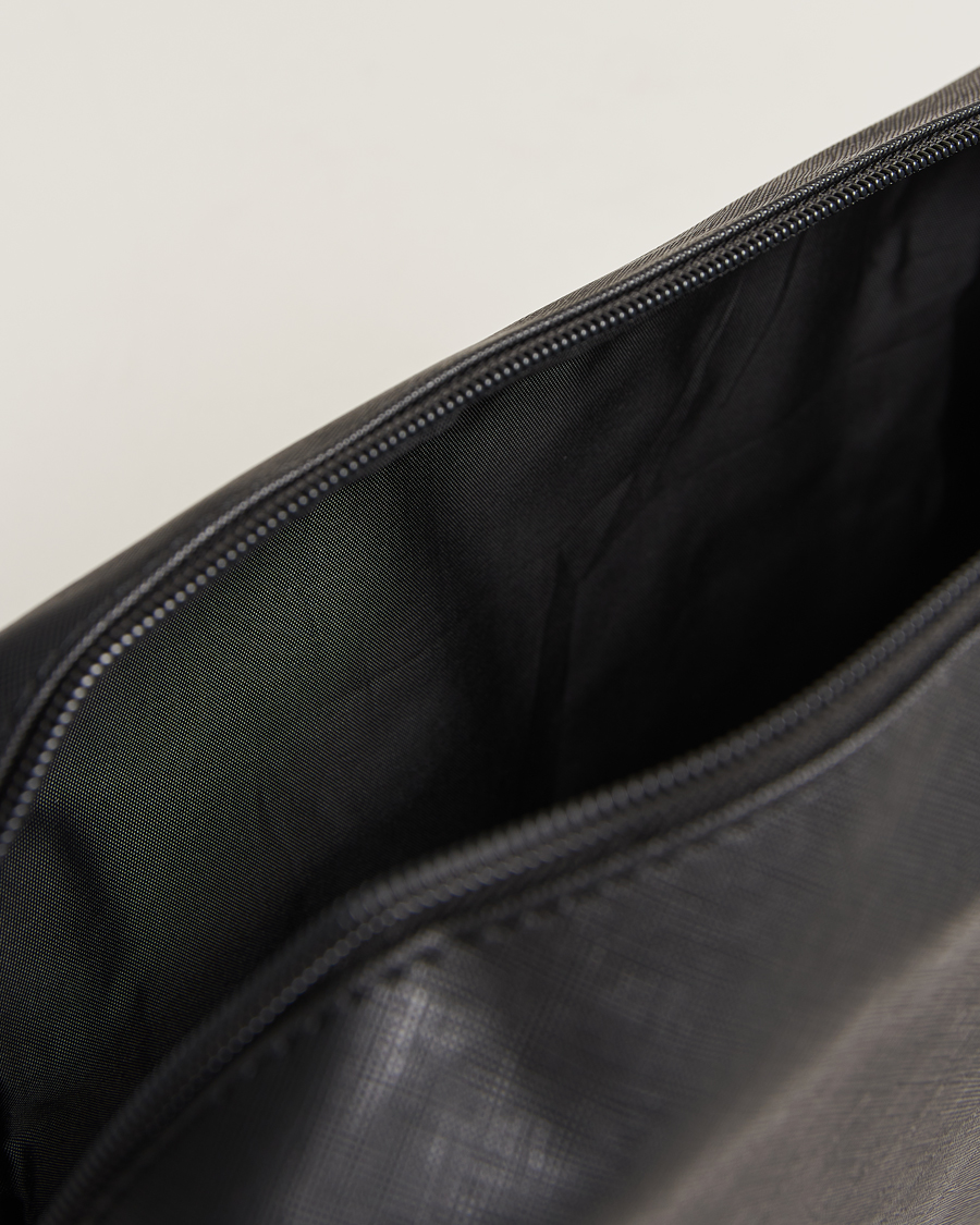 Mies | Ihonhoito | THE GREY | The Essential Set
