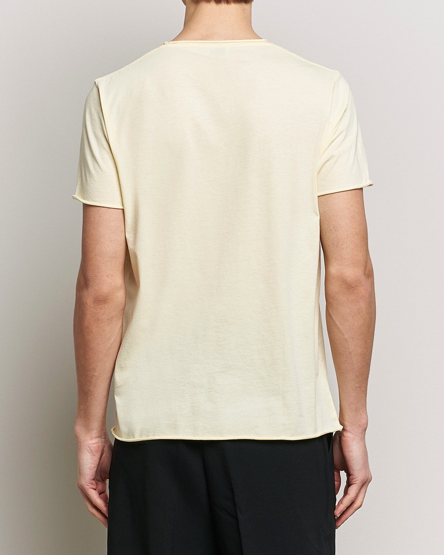Mies | T-paidat | Filippa K | Roll Neck Crew Neck T-Shirt Soft Yellow