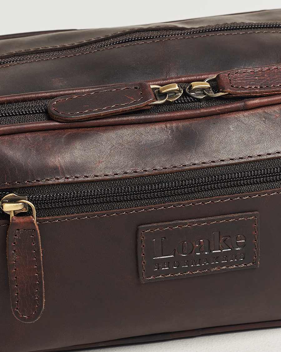 Mies | Loake 1880 Dartmouth Leather Washbag Dark Brown | Loake 1880 | Dartmouth Leather Washbag Dark Brown