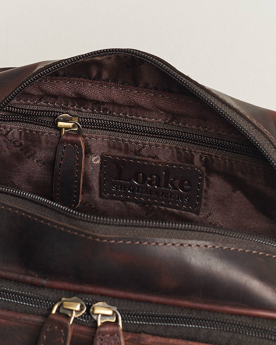 Mies | Loake 1880 Dartmouth Leather Washbag Dark Brown | Loake 1880 | Dartmouth Leather Washbag Dark Brown