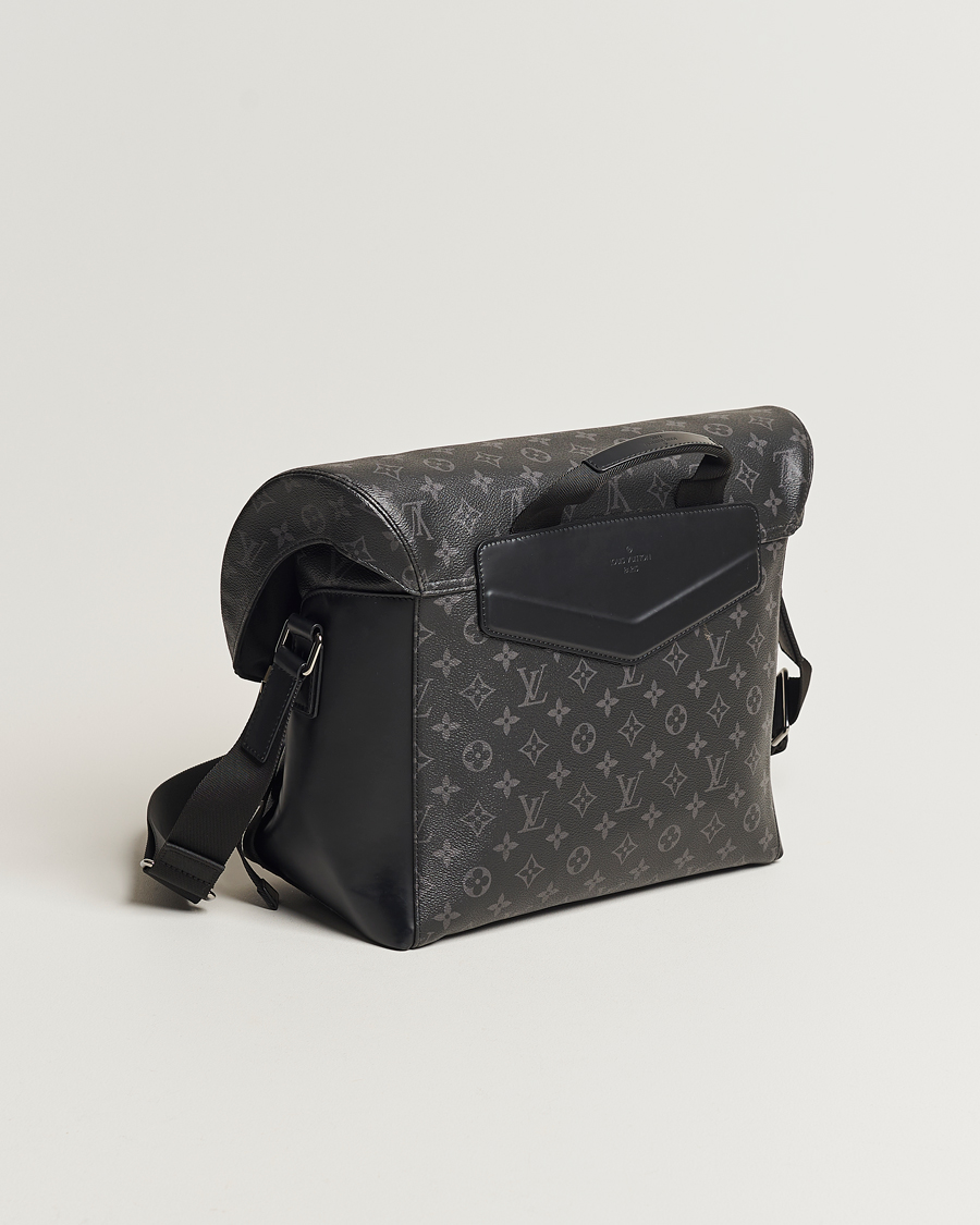 Mies | Louis Vuitton Pre-Owned Messenger Voyager MM Bag Monogram Eclipse | Louis Vuitton Pre-Owned | Messenger Voyager MM Bag Monogram Eclipse