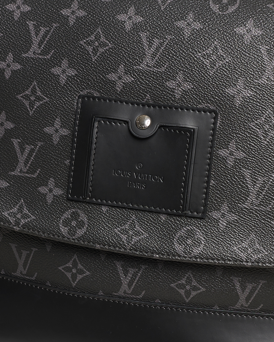 Mies | Louis Vuitton Pre-Owned Messenger Voyager MM Bag Monogram Eclipse | Louis Vuitton Pre-Owned | Messenger Voyager MM Bag Monogram Eclipse