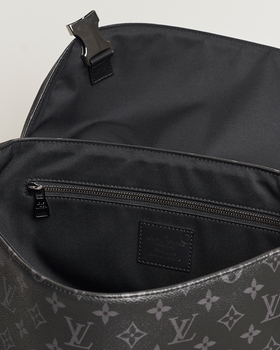 Mies | Louis Vuitton Pre-Owned Messenger Voyager MM Bag Monogram Eclipse | Louis Vuitton Pre-Owned | Messenger Voyager MM Bag Monogram Eclipse