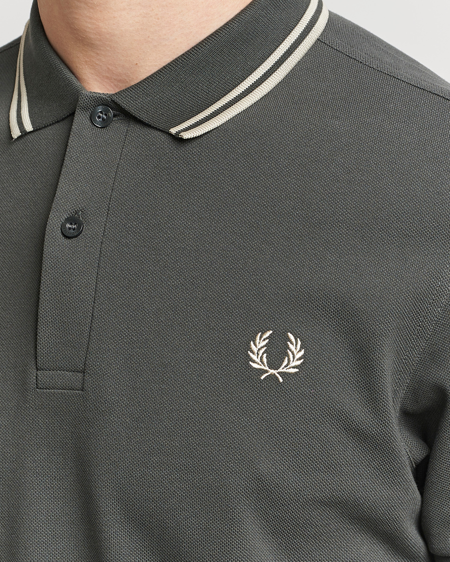 Mies | Pikeet | Fred Perry | Twin Tipped Polo Shirt Field Green